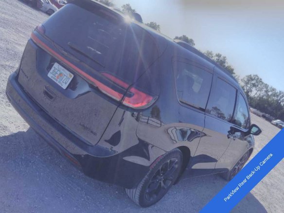 Used 2025 Chrysler Pacifica Limited FWD image 11