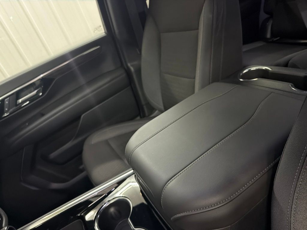 Used 2025 Chevrolet Suburban LS RWD image 40