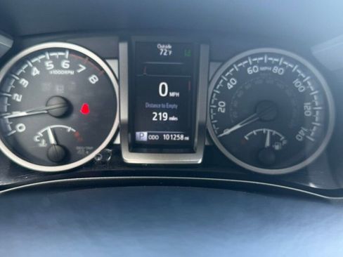 Used 2018 Toyota Tacoma SR5 RWD image 30