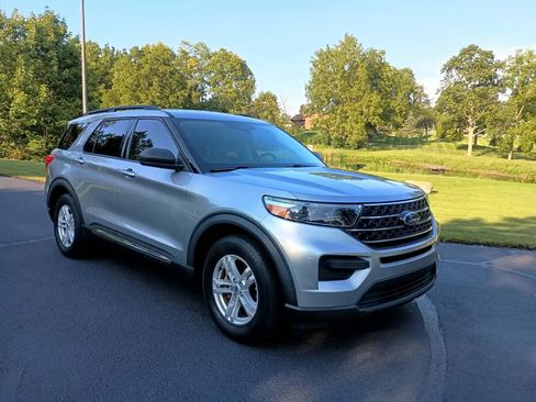 Used 2020 Ford Explorer XLT RWD image 4