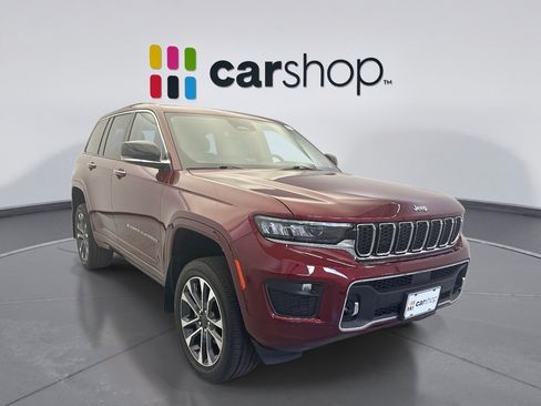 Used 2023 Jeep Grand Cherokee Overland w/ Luxury Tech Group IV AWD/4WD image 7