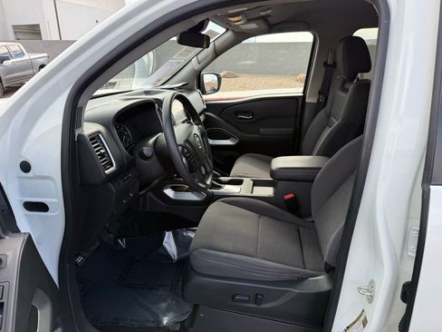 Used 2024 Nissan Frontier SV AWD/4WD image 12