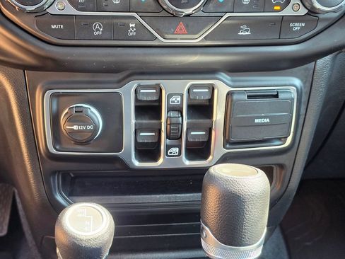 Used 2022 Jeep Wrangler Unlimited Sport AWD/4WD image 25