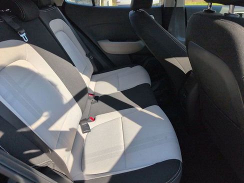 Used 2025 Hyundai Venue SEL FWD image 29