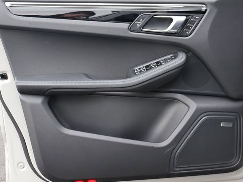 Certified 2026 Porsche Macan AWD/4WD image 14