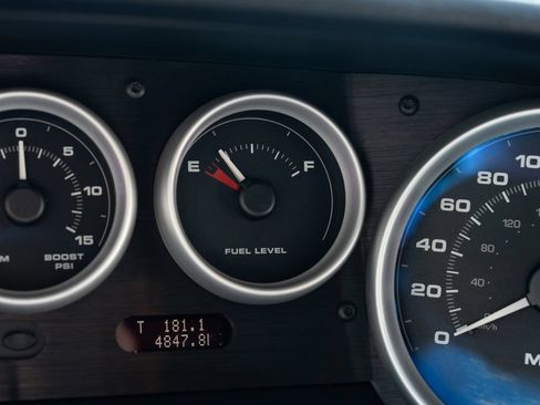Used 2005 Ford GT RWD image 27