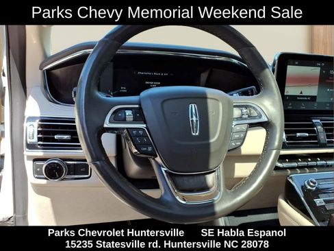 Used 2021 Lincoln Navigator Reserve w/ Luxury Package AWD/4WD image 3