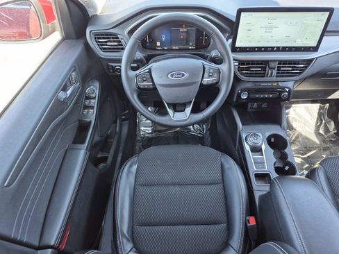 Used 2025 Ford Escape SE w/ Class II Trailer Tow Package FWD image 21