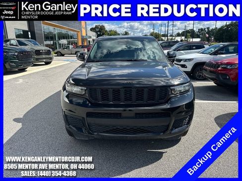 Used 2025 Jeep Grand Cherokee L Laredo AWD/4WD image 3
