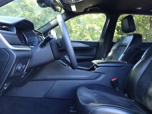 Used 2023 Jeep Grand Cherokee L Laredo image 6