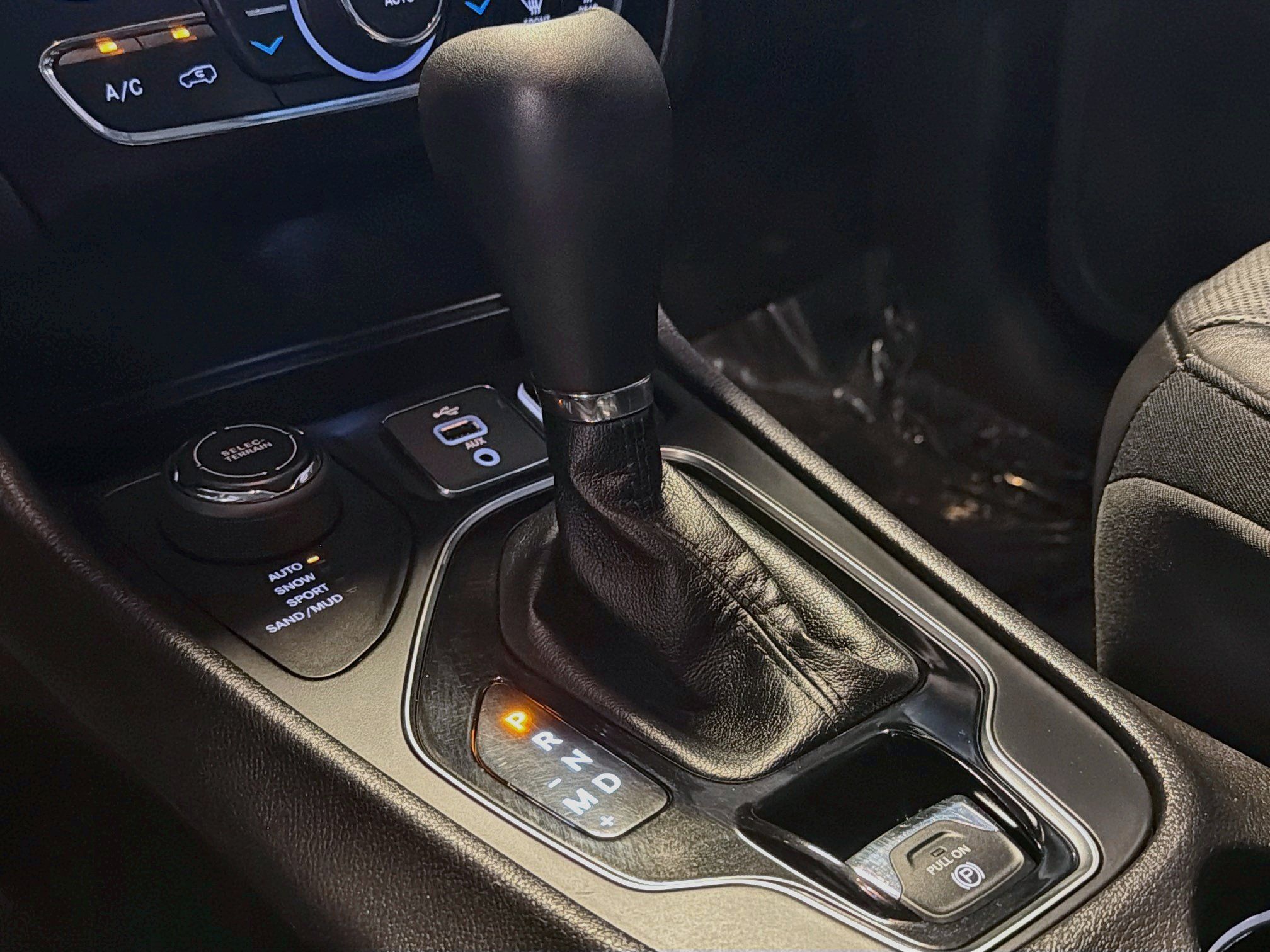 Used 2019 Jeep Cherokee Limited AWD/4WD image 25