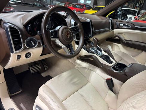 Used 2017 Porsche Cayenne S image 15