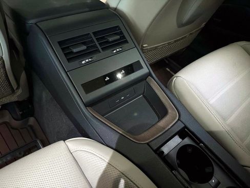 Used 2025 Porsche Panamera RWD image 17