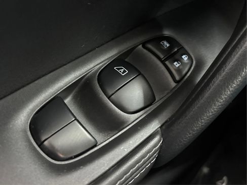 Used 2022 Nissan Rogue Sport S image 40