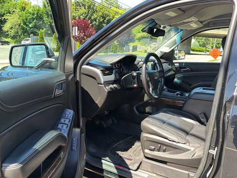 Used 2018 Chevrolet Suburban LT w/ Luxury Package AWD/4WD image 22