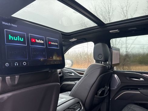 Used 2023 Cadillac Escalade Sport Platinum w/ LPO, ONYX Package image 15