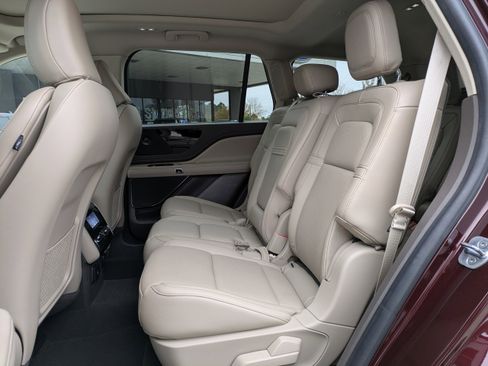 Used 2022 Lincoln Aviator Reserve w/ Class IV Trailer Tow Package image 15