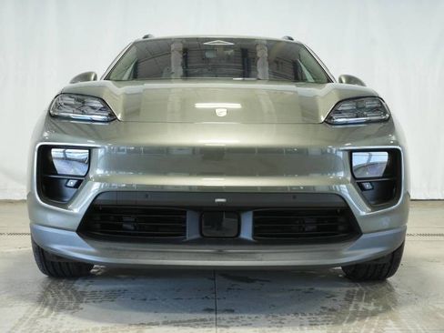 New 2026 Porsche Macan 4 Electric image 11