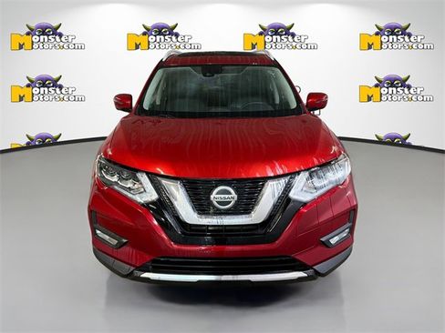 Used 2018 Nissan Rogue SL image 2