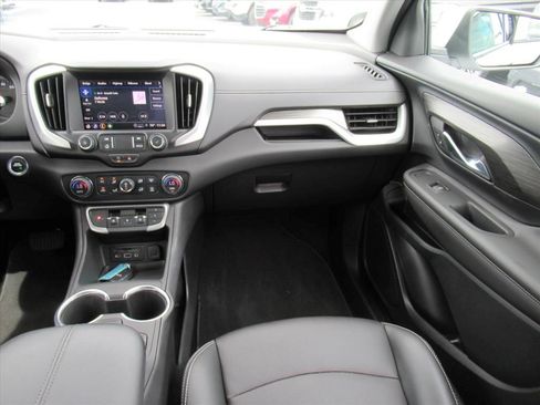 Certified 2023 GMC Terrain SLT w/ Tech Package image 17