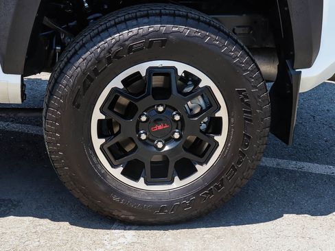 Used 2024 Toyota Tacoma TRD Off-Road w/ TRD Off Road Upgrade Package AWD/4WD image 13