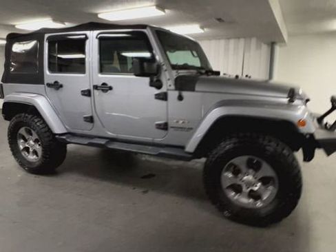 Used 2016 Jeep Wrangler Unlimited Sahara w/ Connectivity Group AWD/4WD image 2