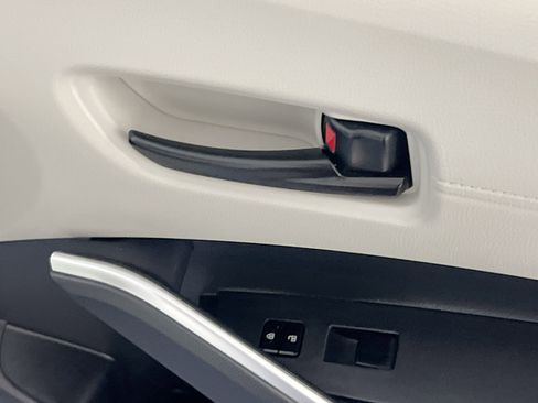 Used 2023 Toyota Corolla Cross L image 30