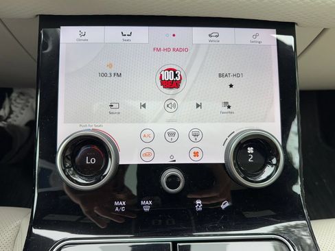 Used 2019 Land Rover Range Rover Velar R-Dynamic SE AWD/4WD image 19