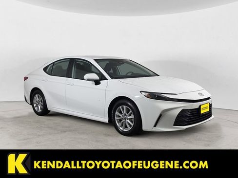 Used 2025 Toyota Camry LE image 7