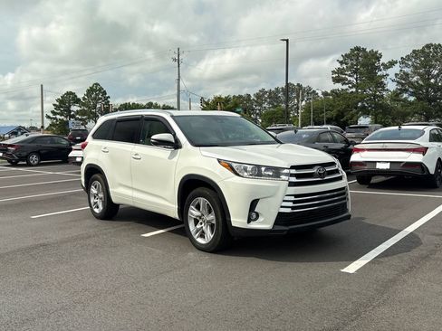 Used 2019 Toyota Highlander Limited FWD image 7