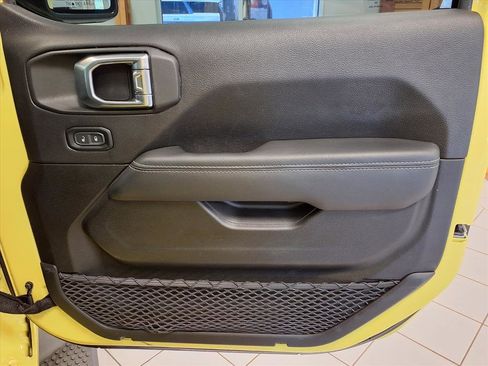 Used 2023 Jeep Wrangler Unlimited Sahara image 12