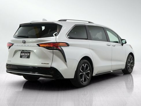 Used 2026 Toyota Sienna Platinum AWD/4WD image 5