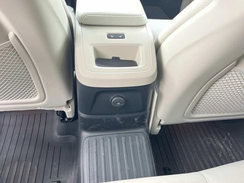 Used 2025 Volvo XC60 T8 Plus w/ Protection Package Premier image 17