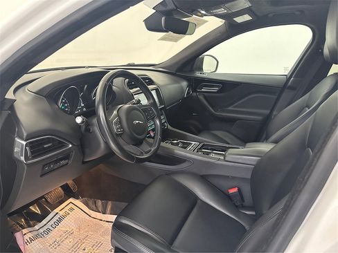 Used 2020 Jaguar F-PACE Premium image 22