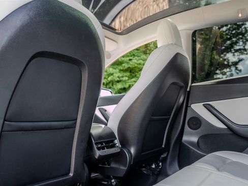Used 2021 Tesla Model Y Long Range AWD/4WD image 29