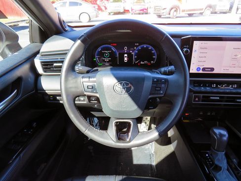 Used 2025 Toyota Camry LE image 23