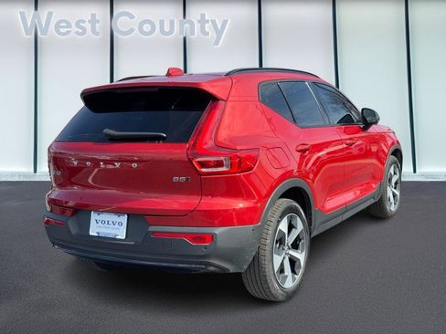 Certified 2025 Volvo XC40 B5 Plus image 4