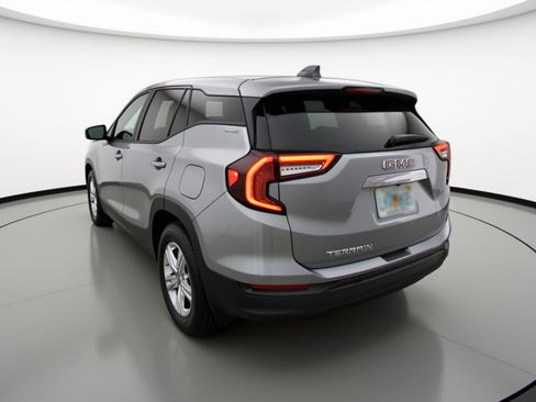 Used 2024 GMC Terrain SLE FWD image 6