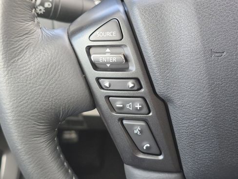 Used 2024 Nissan Frontier SL image 18