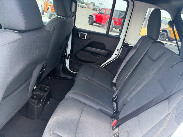 Used 2026 Jeep Wrangler Unlimited Sahara AWD/4WD image 11