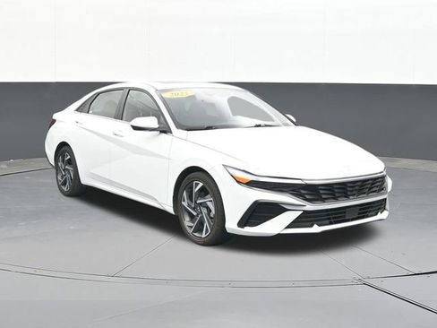 Used 2025 Hyundai Elantra SEL FWD image 22