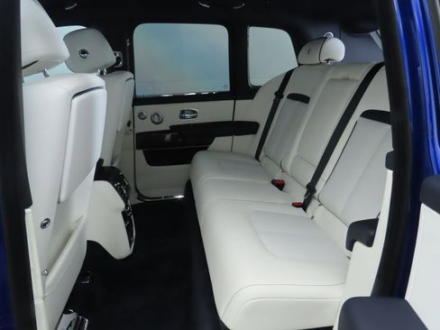 New 2026 Rolls-Royce Cullinan Black Badge image 22