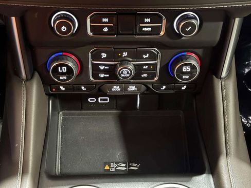 Used 2023 Chevrolet Suburban Z71 w/ Luxury Package image 7