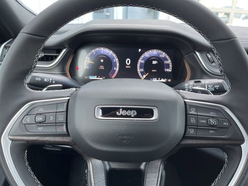 New 2025 Jeep Grand Cherokee Limited w/ Black Appearance Package image 31
