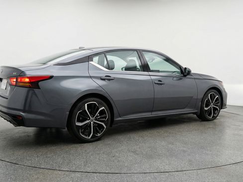 Used 2025 Nissan Altima 2.5 SR image 9