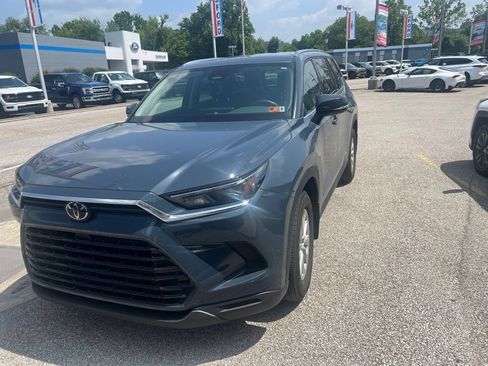 Used 2025 Toyota Grand Highlander AWD image 2
