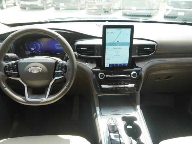 Used 2023 Ford Explorer Platinum w/ Technology Package AWD/4WD image 5