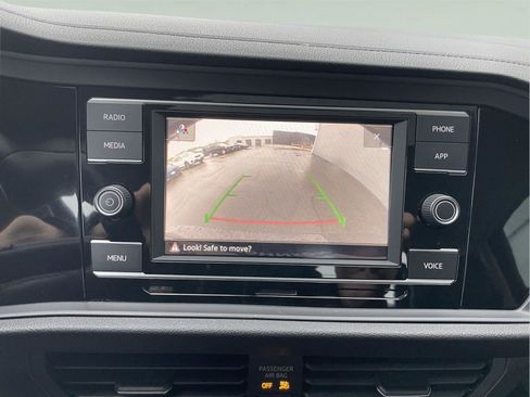 Used 2022 Volkswagen Jetta SE w/ Panoramic Sunroof Package FWD image 27