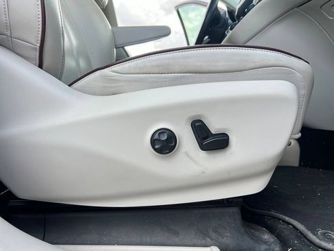 Used 2017 Chrysler Pacifica Limited w/ Advanced Safetytec Group FWD image 22