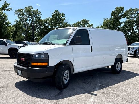 New 2026 GMC Savana 2500 w/ Driver Convenience Package RWD image 4